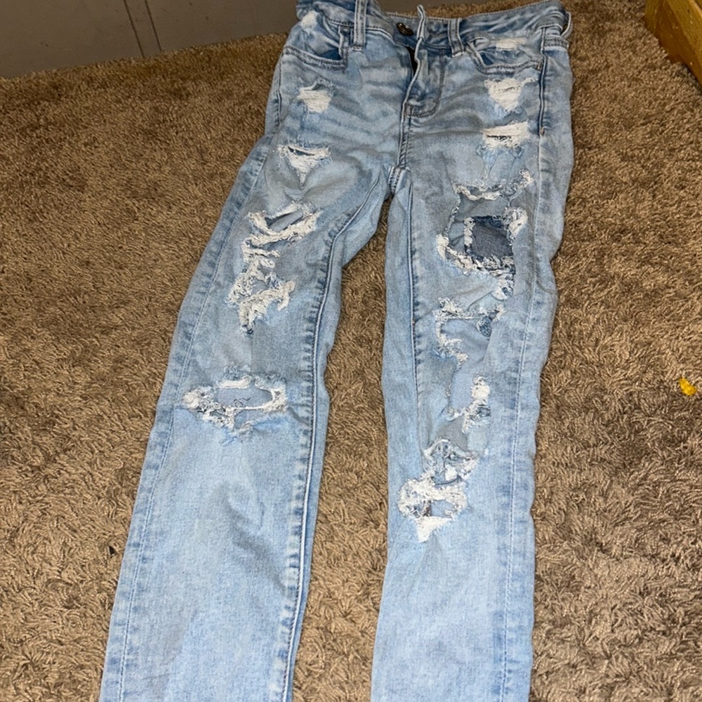 Skinny jeans with holes